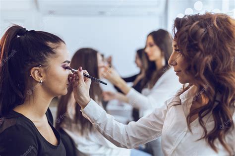 netherlands makeup training courses.